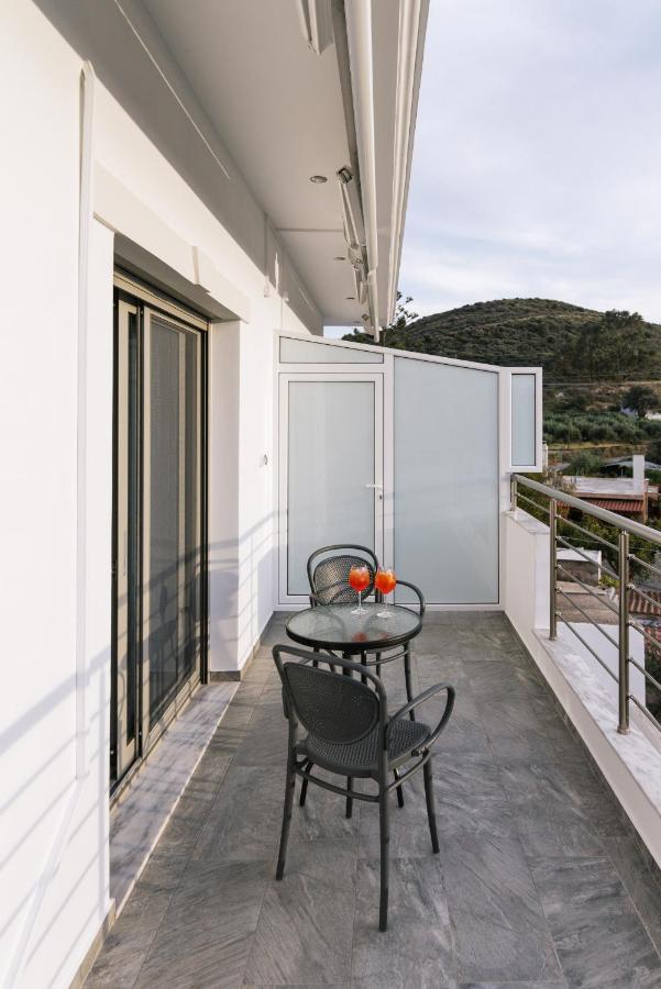 Lychnos Apartments Kamilari Exterior photo